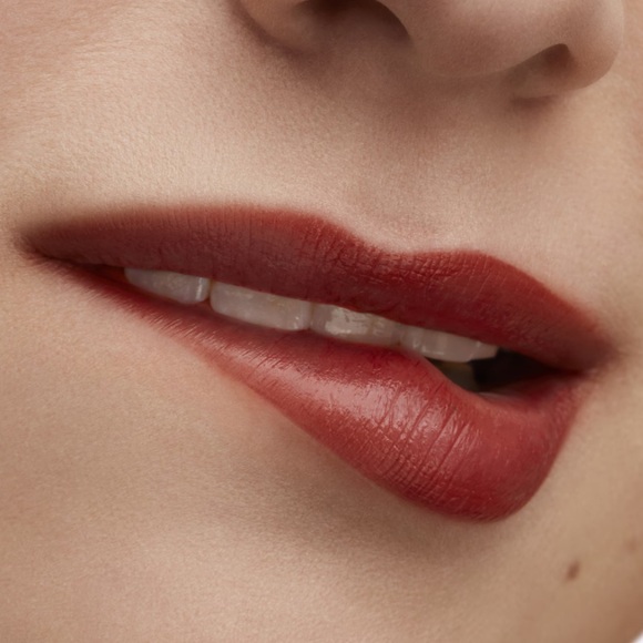 MAC LUSTREGLASS SHEER-SHINE LIPSTICK- Brown Berry (522) - Picture 4 of 5